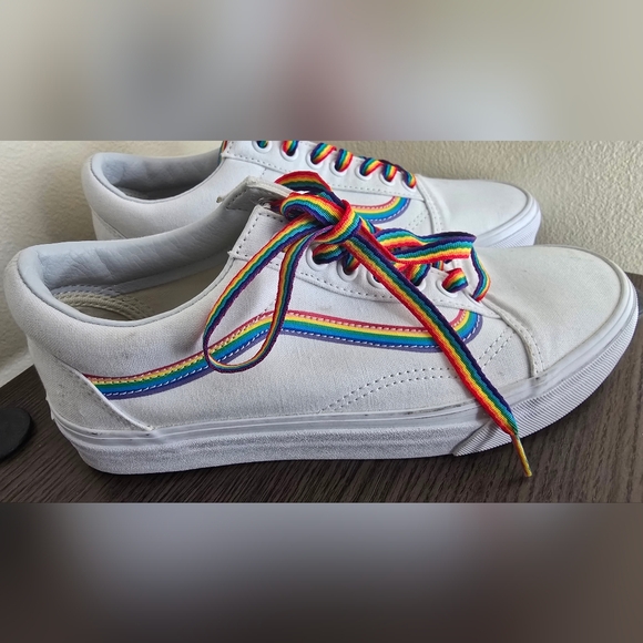 Vans Old Skool Pride Sneakers Men's 7, Women's 8.5 NWOT Rainbow Shoes Kicks - Picture 4 of 11